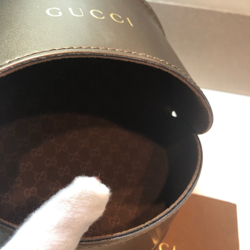 Gucci sunglass with case - Picture 8 of 8